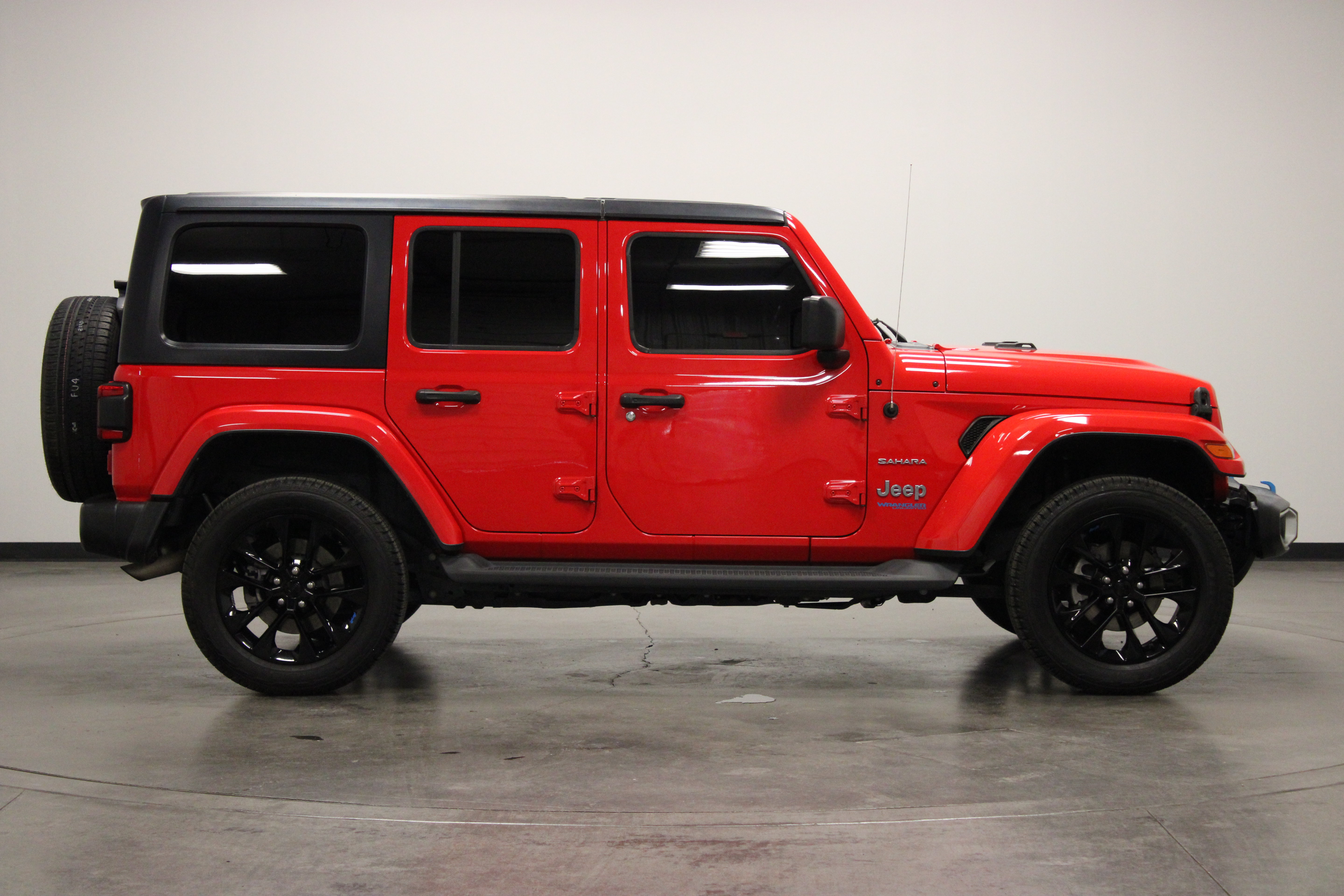 Used 2022 Jeep Wrangler Unlimited Sahara AWD/4WD image 9