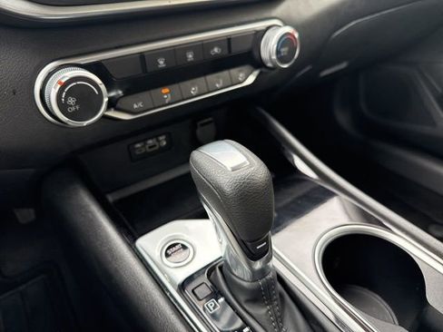 Used 2024 Nissan Altima 2.5 SV image 18