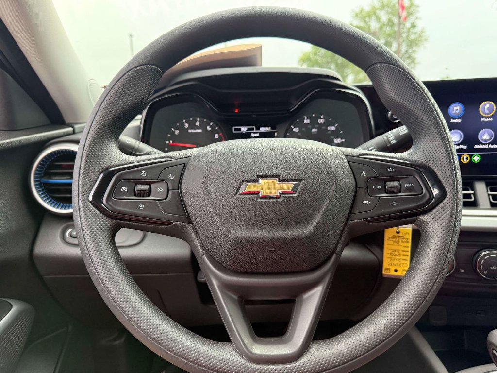 Used 2024 Chevrolet Trax LS w/ LS Convenience Package FWD image 16