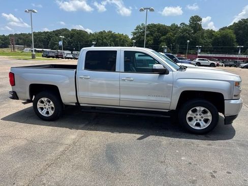 Used 2018 Chevrolet Silverado 1500 LT w/ All Star Edition AWD/4WD image 5