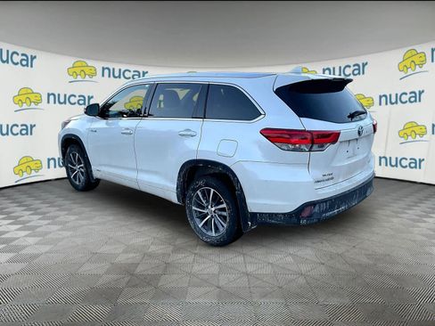 Certified 2017 Toyota Highlander XLE image 3