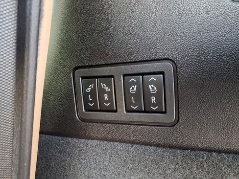 Used 2024 Cadillac XT6 Sport w/ Platinum Package image 37