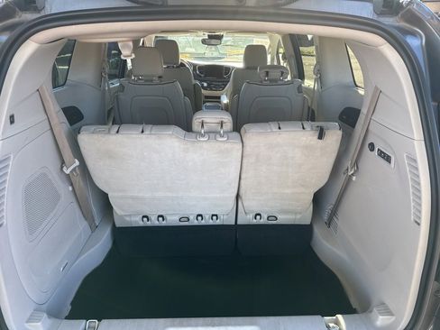 Used 2021 Chrysler Pacifica Limited w/ Premium & Safety Sphere Group image 19