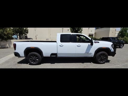 Used 2024 GMC Sierra 2500 AT4 w/ AT4 Premium Plus Package AWD/4WD image 7