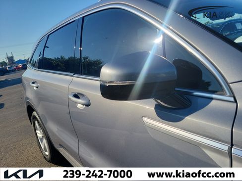 Used 2024 Kia Sorento LX FWD image 8