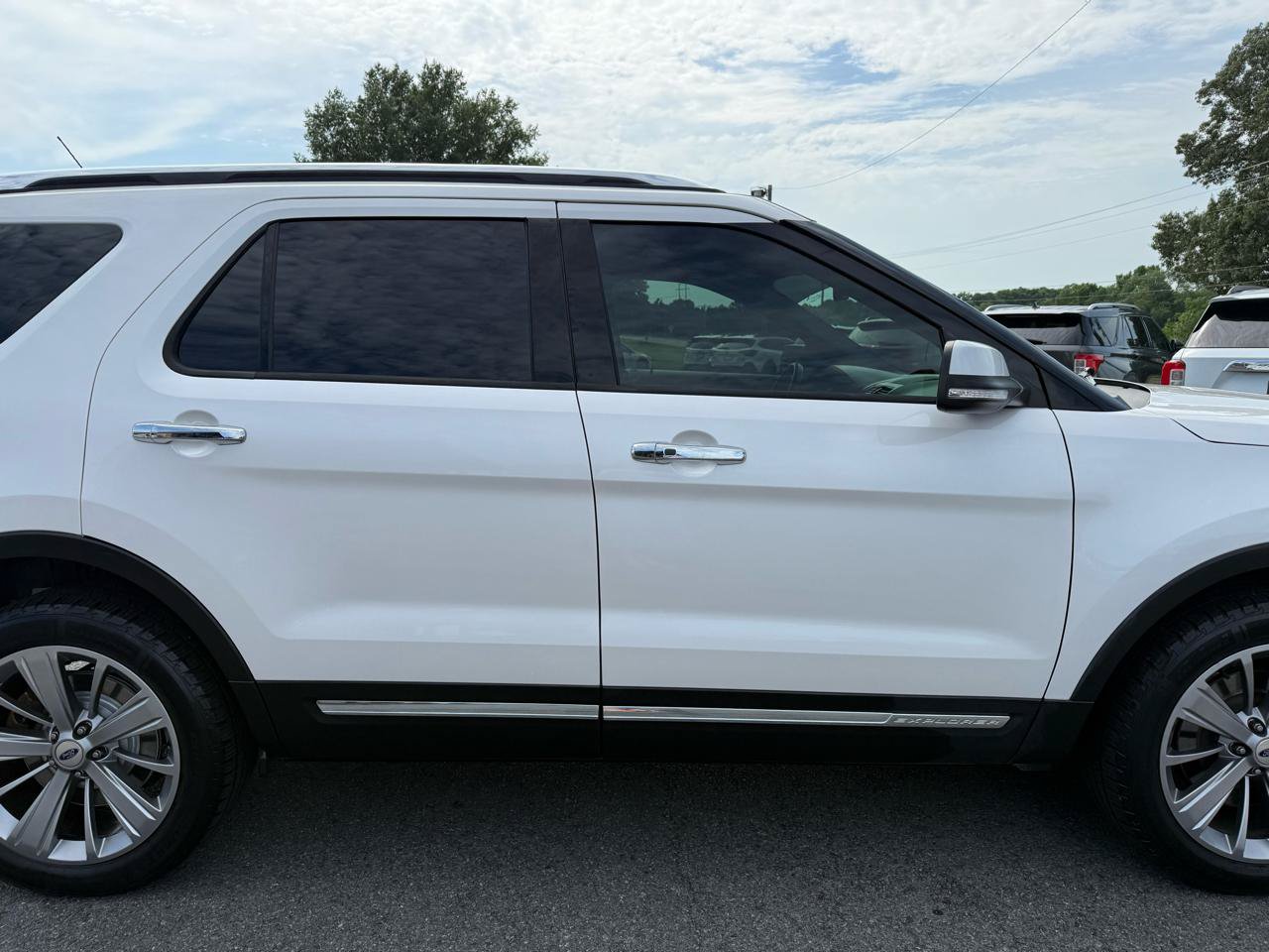 Used 2018 Ford Explorer Limited w/ Equipment Group 301A AWD/4WD image 43