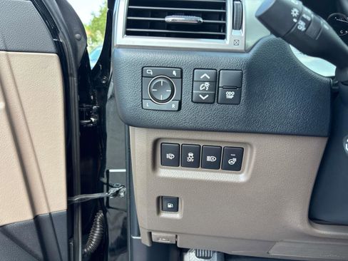 Used 2022 Lexus GX 460 Premium w/ Premium Package AWD/4WD image 16