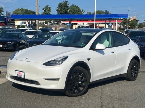 Used 2023 Tesla Model Y Long Range AWD/4WD image 3
