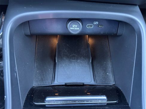 Certified 2023 Volvo XC40 B5 Plus w/ Climate Package image 18