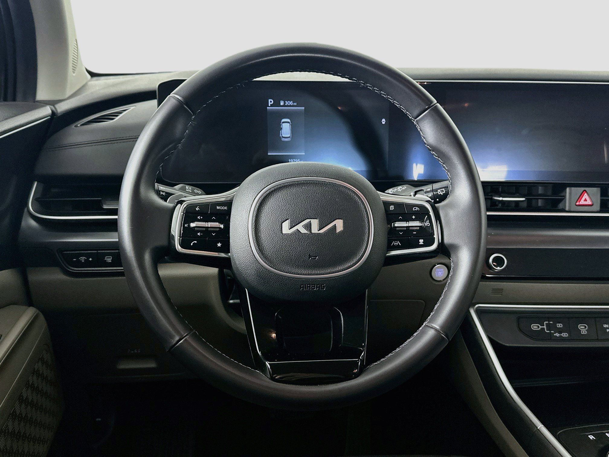 Used 2026 Kia Carnival LXS FWD image 18