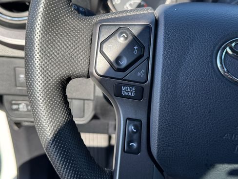 Used 2020 Toyota Tacoma TRD Off-Road image 30