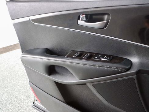 Used 2017 Kia Sorento L image 20