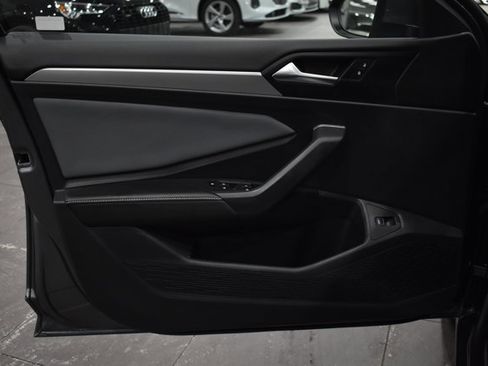 Used 2025 Volkswagen Jetta SE w/ Sunroof Package image 29