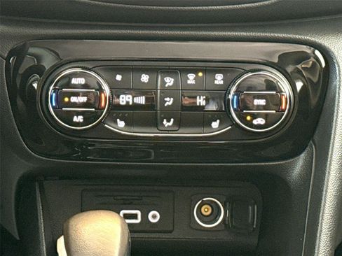 Used 2021 Buick Encore GX Essence w/ Advanced Technology Package image 7