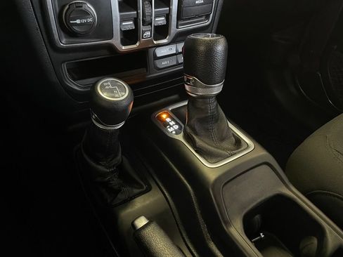 Used 2018 Jeep Wrangler Unlimited Sport S AWD/4WD image 19