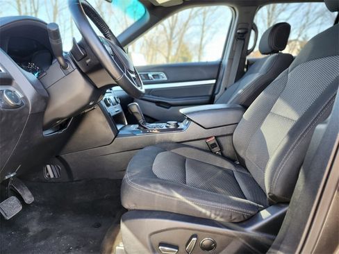 Used 2017 Ford Explorer XLT image 20