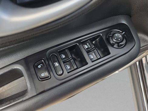 Used 2023 Jeep Renegade Latitude w/ Premium Group image 34