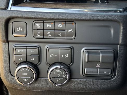 New 2026 Chevrolet Suburban High Country image 21