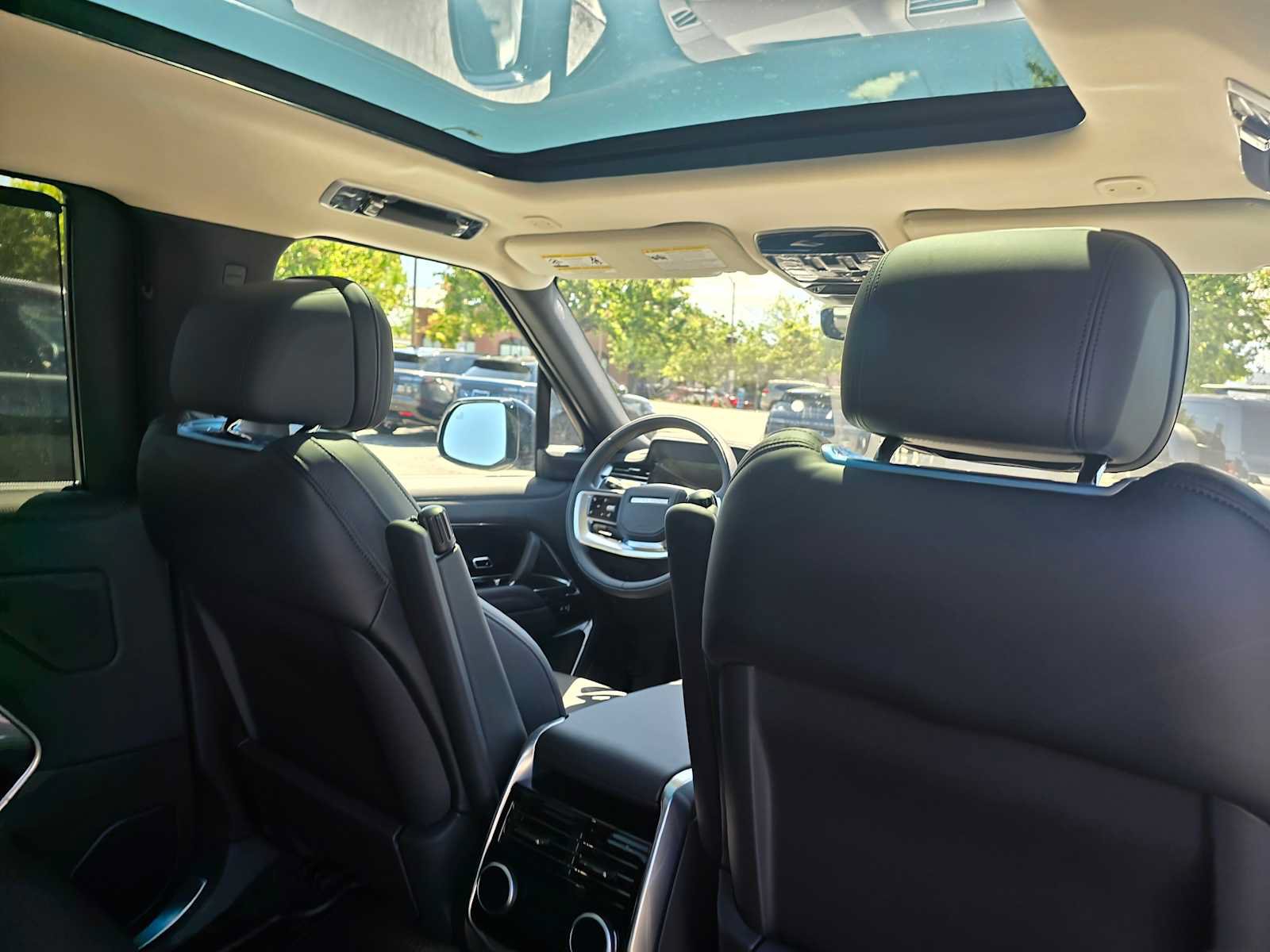 New 2026 Land Rover Range Rover Long Wheelbase SE AWD/4WD image 15