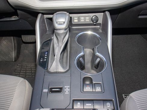 Used 2022 Toyota Highlander LE image 26