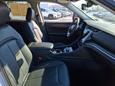 Certified 2023 Jeep Grand Cherokee Laredo image 12