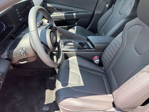New 2026 Hyundai Elantra SEL Sport FWD image 10