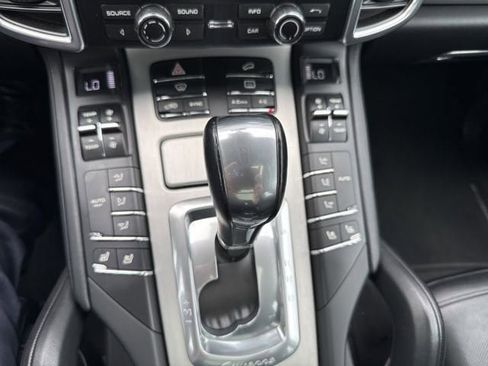 Used 2015 Porsche Cayenne Turbo image 17