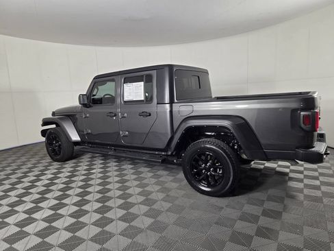 Used 2022 Jeep Gladiator Sport AWD/4WD image 7