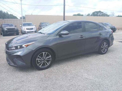 Used 2022 Kia Forte LXS w/ LXS Technology Package image 3