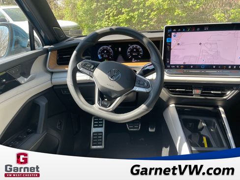Certified 2025 Volkswagen Tiguan SEL R-Line AWD/4WD image 14