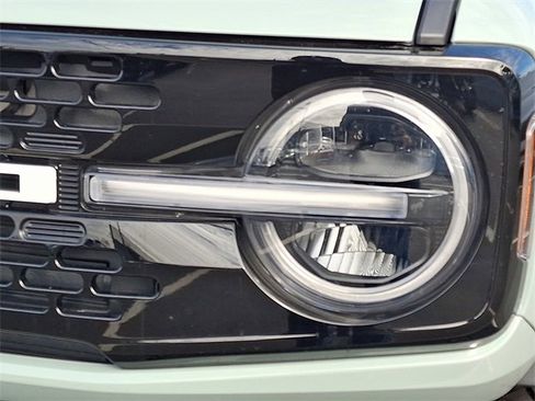 Used 2024 Ford Bronco Wildtrak image 9