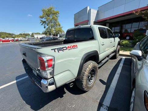 Used 2022 Toyota Tacoma TRD Off-Road AWD/4WD image 5