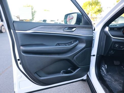 New 2026 Jeep Grand Cherokee Altitude AWD/4WD image 13
