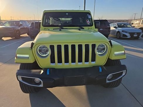 Used 2022 Jeep Wrangler Unlimited Sahara w/ Cold Weather Group AWD/4WD image 9