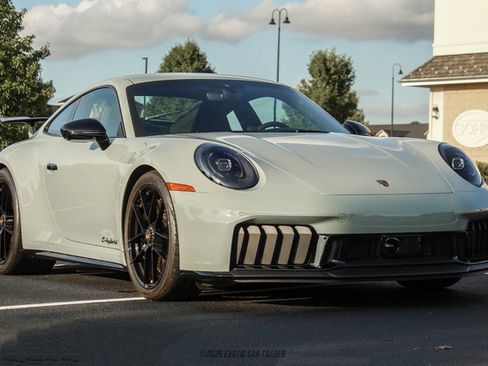 Used 2025 Porsche 911 Carrera 4 GTS AWD/4WD image 10