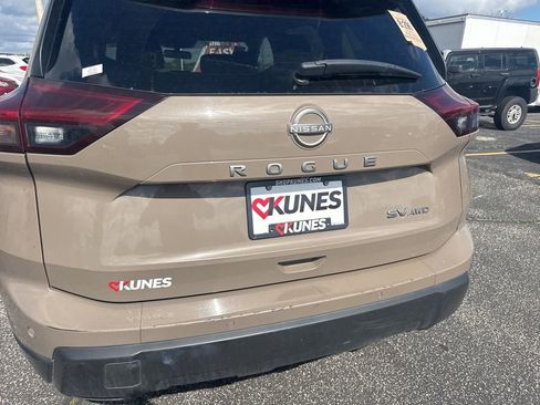 Used 2024 Nissan Rogue SV image 10
