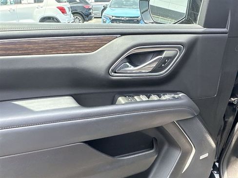 Used 2023 Chevrolet Suburban High Country w/ Advanced Technology Package AWD/4WD image 23