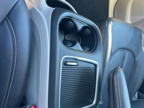 Used 2024 Chrysler Pacifica Touring-L image 14