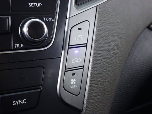 Used 2019 Hyundai Santa Fe XL SE image 29