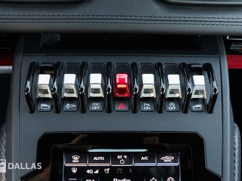 Used 2020 Lamborghini Huracan EVO image 25
