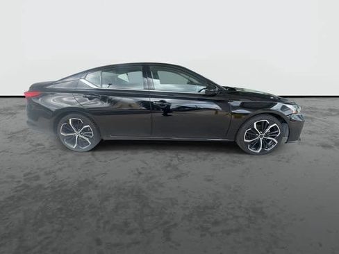 Used 2024 Nissan Altima 2.5 SR FWD image 10