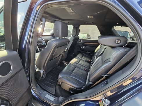 Used 2017 Land Rover Discovery HSE AWD/4WD image 12