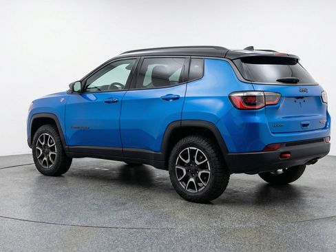 Used 2025 Jeep Compass Trailhawk AWD/4WD image 6