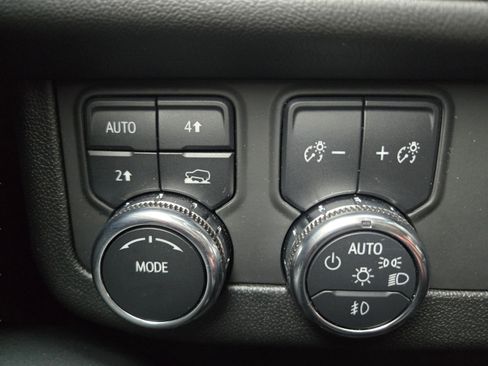 Used 2025 GMC Yukon Denali AWD/4WD image 15