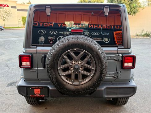Used 2025 Jeep Wrangler Unlimited Sport AWD/4WD image 12