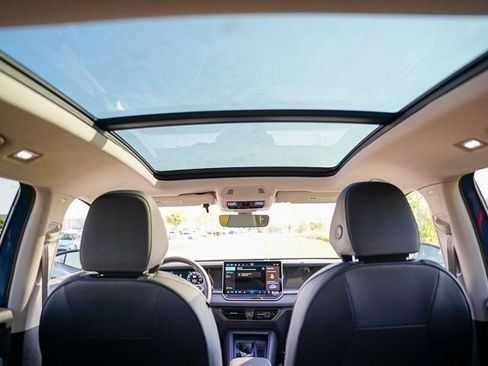 New 2025 Volkswagen Tiguan SE image 30