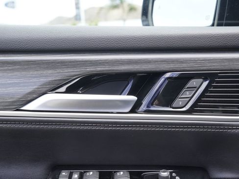 Certified 2024 Jeep Wagoneer Series II AWD/4WD image 11
