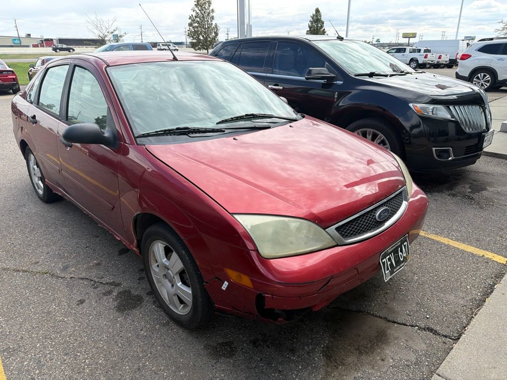 Used 2005 Ford Focus ZX4 Sedan FWD image 2