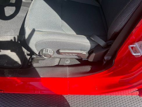 Used 2025 Jeep Wrangler Sahara image 25