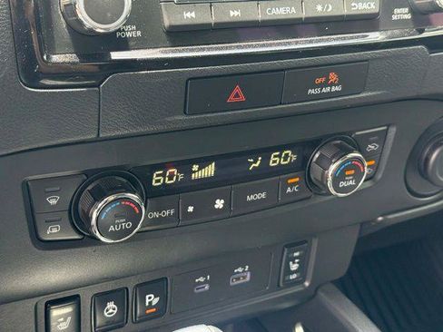 Used 2022 Nissan Frontier SV AWD/4WD image 11